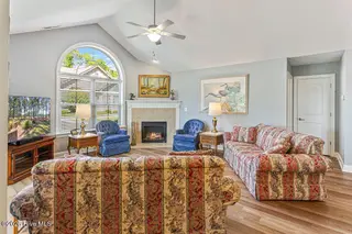 125 W Chelsea Court, Southern Pines, NC 28387 — 3-bedroom condo in Mid South Club, Southern Pines, NC, photo 8 of 45: Living Room