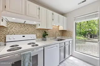 7601 Windward Drive, New Bern, NC 28560 – photo 10: Kitchen