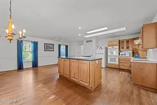 1506 Mona Passage Court, New Bern, NC 28560 – photo 12: 20-web-or-mls-DSC_9560