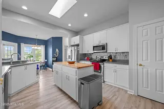 6002 Gondolier Drive, New Bern, NC 28560 – photo 13: Kitchen