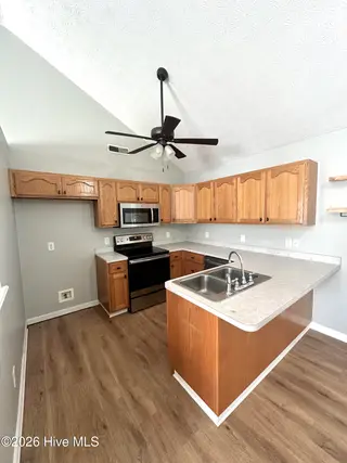 115 Luke Court, New Bern, NC 28560 – photo 7: IMG_4315