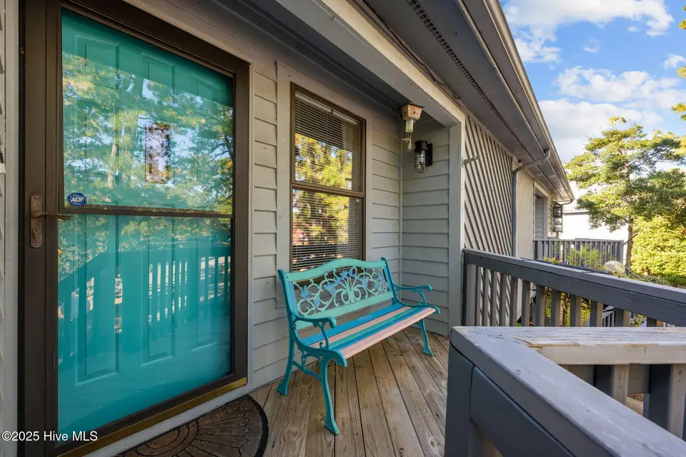 10022 Windward Drive, New Bern, NC 28560 – photo 1 of 42: 49-web-or-mls-DSC_9080