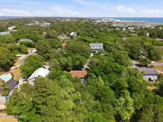 137 Doe Drive, Emerald Isle, NC 28594 – photo 12: 12-web-or-mls-dji_20260423142954_0713_d