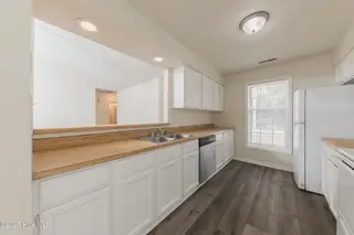 153 Raintree Circle, Jacksonville, NC 28540 – photo 22: 26KITCHEN