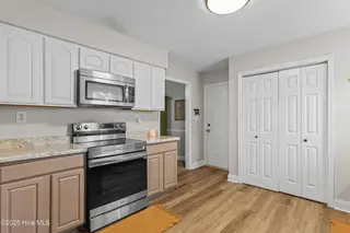 195 Lee Rogers Road, Hubert, NC 28539 — 3-bedroom home in Trailwood, Hubert, NC, photo 10 of 28