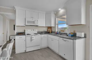 161 High Point Street, Holden Beach, NC 28462 — 4-bedroom home in Holden Beach Harbor, Holden Beach, NC, photo 18 of 66: 21-Final 161 High Point St Holden-RJREM-