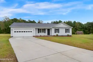 121 Starkys Creek Court, Maysville, NC 28555 — 3-bedroom home in Cross Creek, Maysville, NC, photo 3 of 30