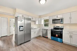 2707 Alabama Avenue, New Bern, NC 28560 — 2-bedroom home in Oakside, New Bern, NC, photo 8 of 54: kitchen