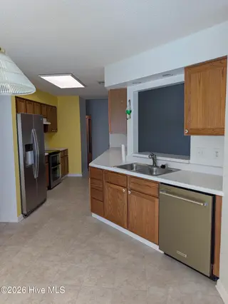 6641 Shire Lane, Wilmington, NC 28411 – photo 10: Kitchen