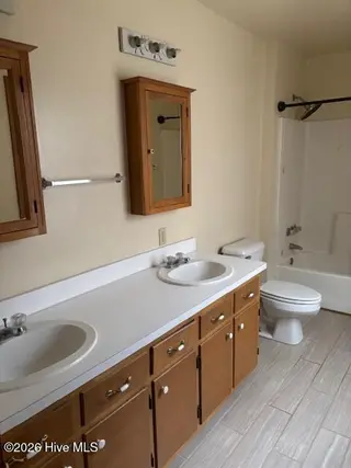 1011 Consolidated Road, Elizabeth City, NC 27909 – photo 7: Primary Bath