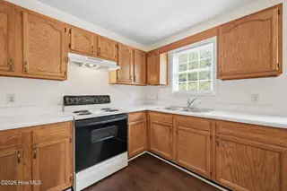 1402 Lockwood Road, Kinston, NC 28501 — 3-bedroom home in Brentwood, Kinston, NC, photo 9 of 37: Kitchen