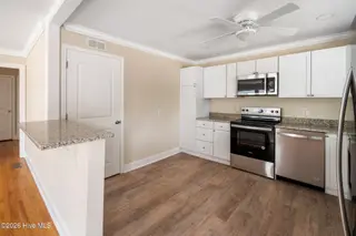 619 S 9th Street, Wilmington, NC 28401 – photo 9: 8-web-or-mls-DSC_5049
