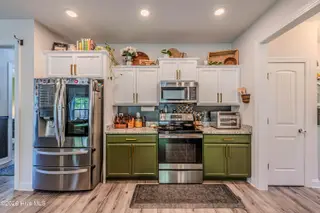 464 Water Wagon Trail, Jacksonville, NC 28546 – photo 13: Kitchen with Pantry