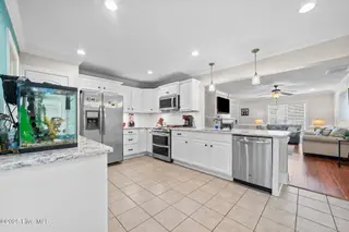 1620 Brook Hollow Drive A, Greenville, NC 27834 – photo 14: 20-web-or-mls-LHV_8316