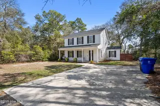 142 NE 14th Street, Oak Island, NC 28465 — 3-bedroom home in Tranquil Harbor, Oak Island, NC, photo 4 of 60: 57-web-or-mls-DSC06067