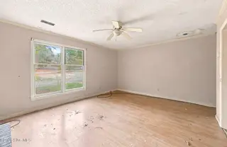 107 Eric Court B, Greenville, NC 27858 – photo 5: Living Room
