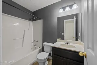 107 Luke Court, New Bern, NC 28560 – photo 18: Guest Bath
