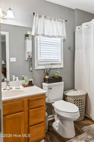 1121 Masters Lane A And B, Greenville, NC 27834 – photo 8: 8G4A4277