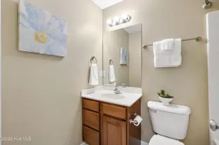 117 Lincoln Place Circle, Leland, NC 28451 – photo 21: Full guest bathroom