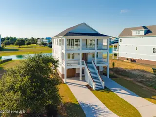 742 Cannonsgate Drive, Newport, NC 28570 – photo 3: 3-web-or-mls-chadwick-visuals-742-cannon