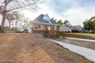 917 W Haven Boulevard, Morehead City, NC 28557 – photo 3: 3-web-or-mls-chadwick-visuals-917-w-have