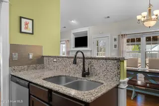 109 Fernie Lane, New Bern, NC 28560 – photo 13: stylish efficiency