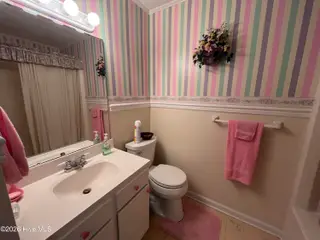 5312 Trent Woods Drive, Trent Woods, NC 28562 – photo 13: Guest bathroom
