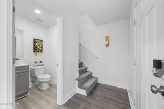 905 Walnut Street, Wilmington, NC 28401 – photo 8: 10_hallway