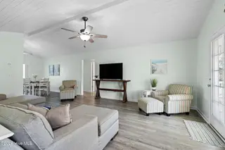 117 NE 52nd Street, Oak Island, NC 28465 – photo 7: 5-web-or-mls-cammediallc.com (37 of 54)