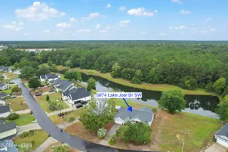 5874 Lake Joel Drive SW, Ocean Isle Beach, NC 28469 — 3-bedroom home in Crownstream, Ocean Isle Beach, NC, photo 3 of 47: 5874LakeJoelDrSW - 45