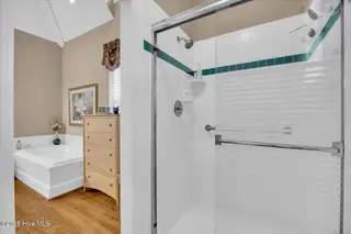 2313 New Orleans Place, Wilmington, NC 28403 — 4-bedroom home in Bradley Creek East, Wilmington, NC, photo 20 of 43: Main Bath