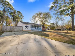 514 Seminole Trail, Jacksonville, NC 28540 – photo 4: 134098817695204731_134098817538578208_02