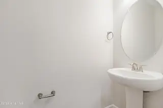 228 Cline Way Unit 131, Beaufort, NC 28516 – photo 14: Powder Room