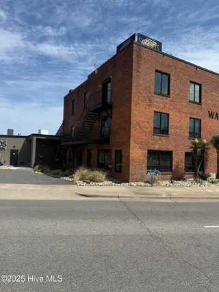 301/302 S Water Street, Elizabeth City, NC 27909 – photo 3: IMG_0432