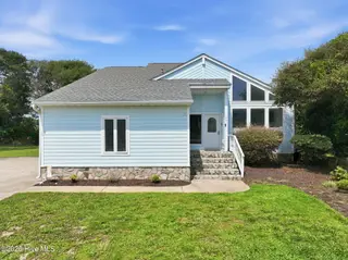 109 Oakleaf Drive, Pine Knoll Shores, NC 28512 – photo 1: Front