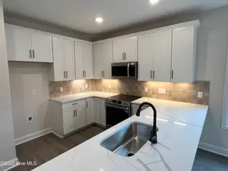 27 N Bandwheel Way, Hampstead, NC 28443 – photo 2: Kitchen