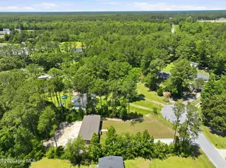 317 N Red Maple Court, Swansboro, NC 28584 – photo 14: 13-web-or-mls-317 N Red Maple Ct 013