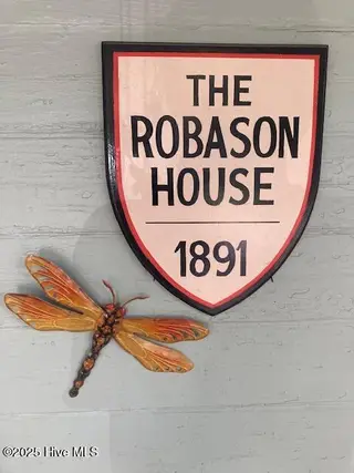 428 E 2nd Street, Washington, NC 27889 – photo 2: Robason house plaque