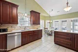 9 Golf Crest Court, Carolina Shores, NC 28467 — 3-bedroom home in Carolina Shores, Carolina Shores, NC, photo 12 of 46: Kitchen