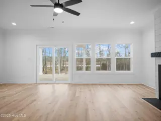 293 E Ivybridge Drive, Hubert, NC 28539 – photo 10: Living Room