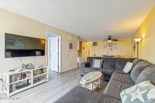 418 Carolina Beach Avenue N Unit 3b, Carolina Beach, NC 28428 – photo 6: 7-web-or-mls-GI - 418 Carolina Beach Ave