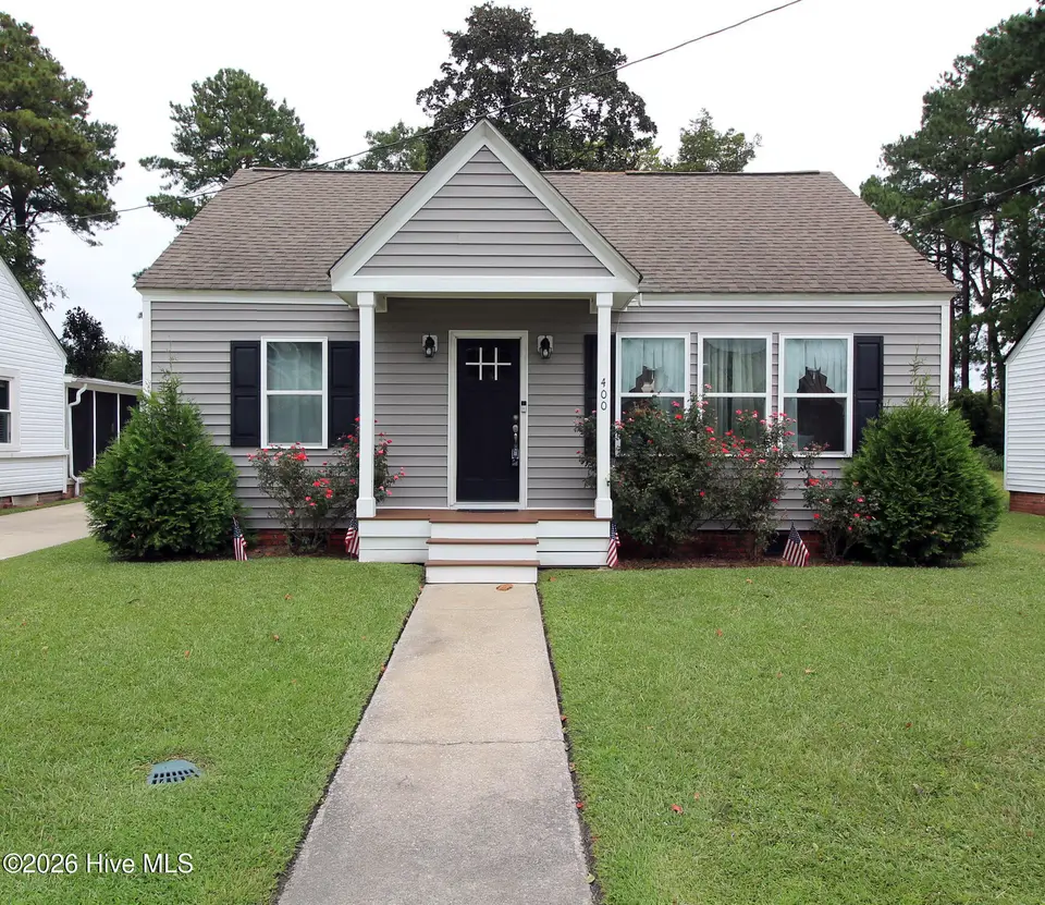 400 E 11th Street, Washington, NC 27889 – photo 1 of 30: Cute Cottage