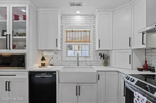 213 Pensacola Avenue, Morehead City, NC 28557 – photo 20: Kitchen - Farm Sink