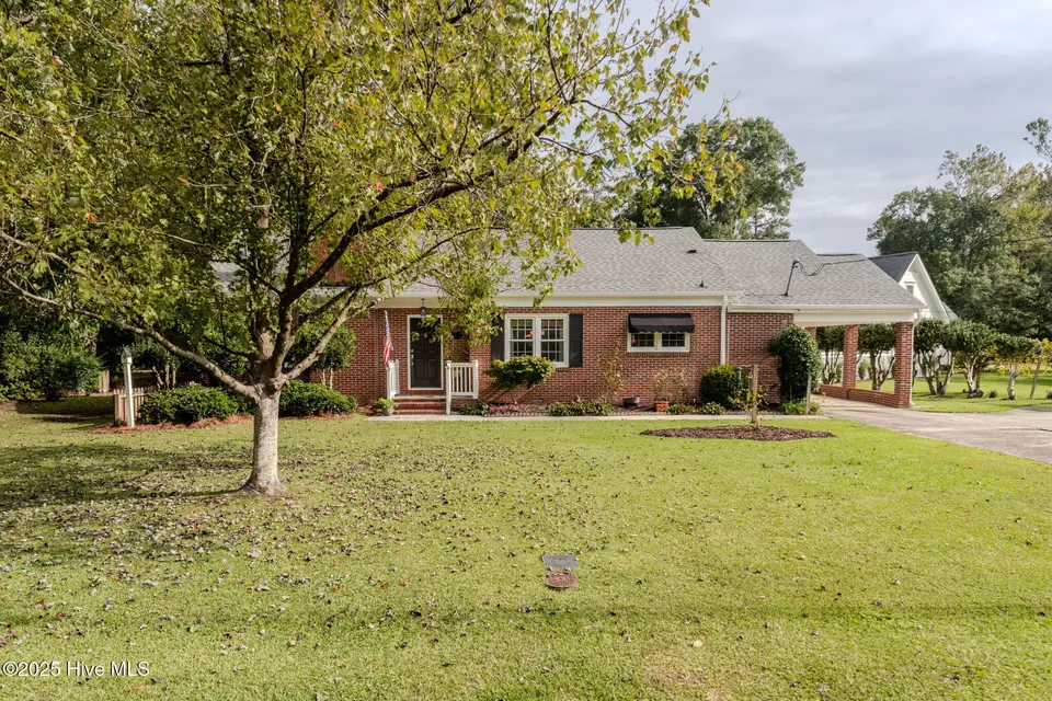 504 S Walker Street, Burgaw, NC 28425 — 3-bedroom home, Burgaw, NC, photo 1 of 58: 48-web-or-mls-504 S Walker St-48