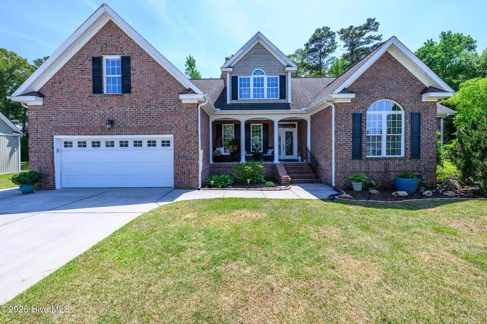 135 Staffordshire Drive, New Bern, NC 28562 – photo 1 of 73: 135 Staffordshire Drive, New Bern