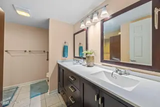 10051 Windward Drive, New Bern, NC 28560 – photo 11: MASTER BATH I