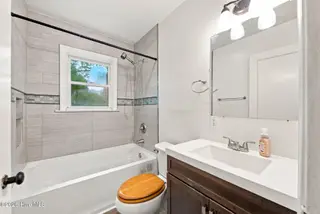 106 S Griffin Street, Elizabeth City, NC 27909 – photo 15: 12-106 s Griffin - Bathroom-1