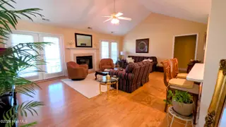 129 Hidden Pond Drive, New Bern, NC 28562 – photo 12: Spacious Living Room