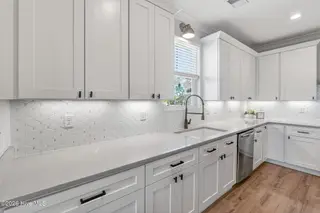 8124 Lakeview Drive, Wilmington, NC 28412 – photo 12: Kitchen