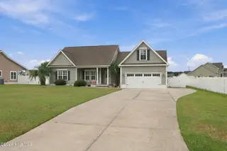 203 Coldwater Drive, Swansboro, NC 28584 — 3-bedroom home in Coldwater Creek, Swansboro, NC, photo 3 of 49: 3-web-or-mls-IMG_4281